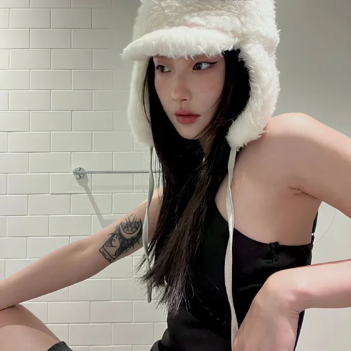 照片里的伴娘
